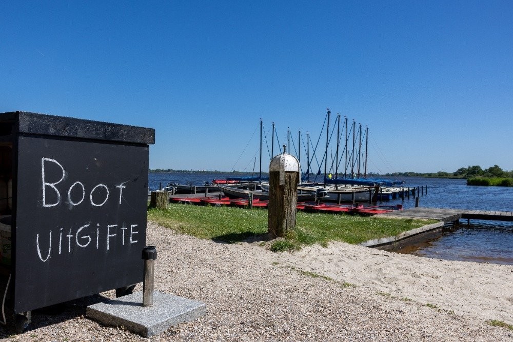 Elektrische sloep van Cnossen Leekstermeer bootverhuur in Nietap