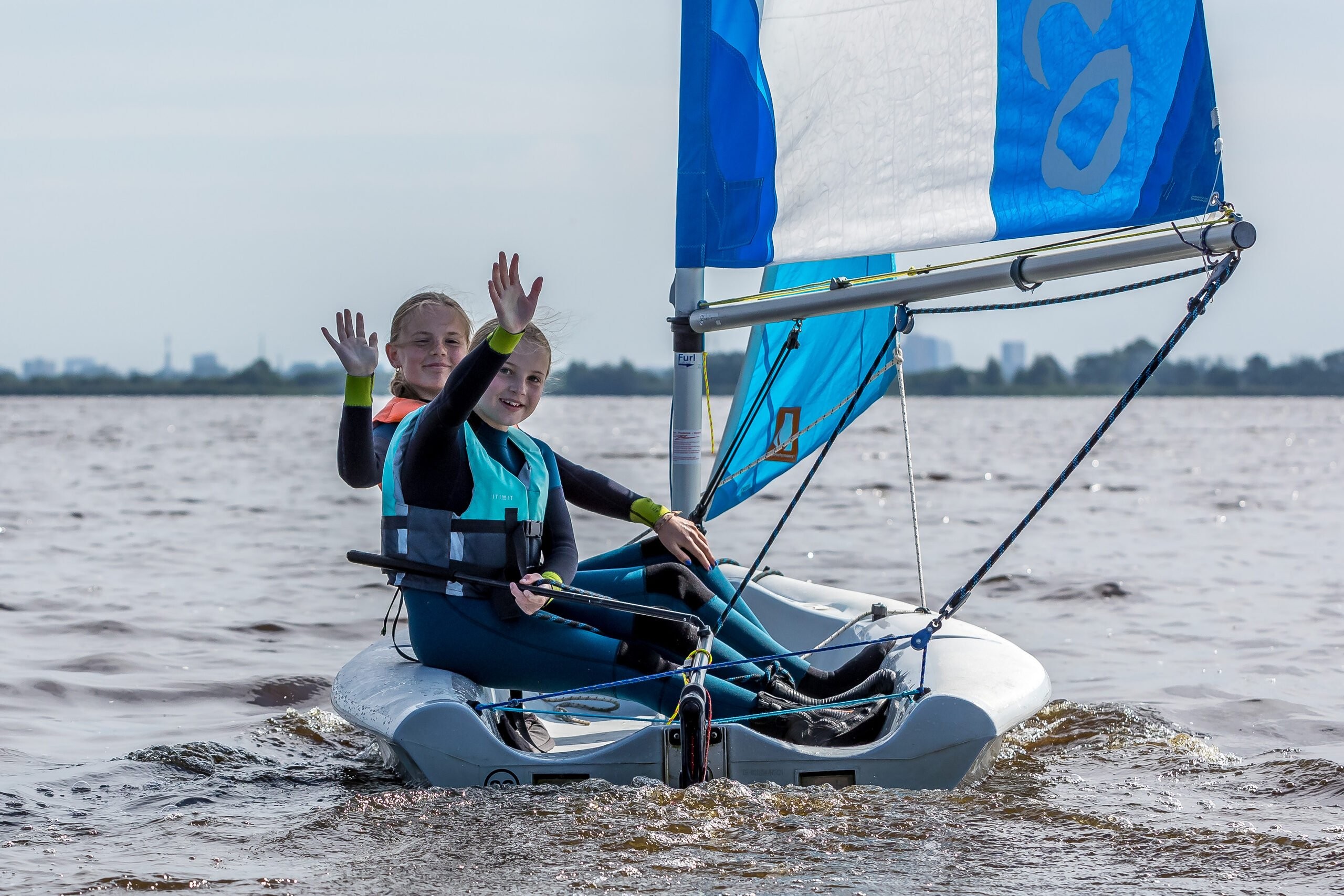 Zeil- en surfschool | Cnossen Leekstermeer